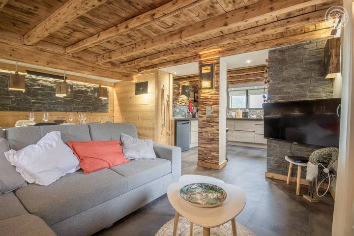 Gîte pour 8 personnes, avec piscine et terrasse à Saint-Pancrace