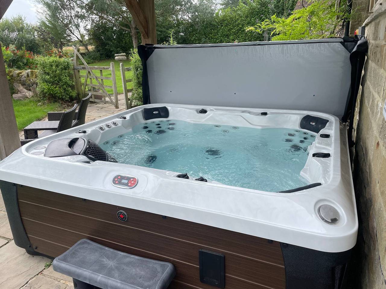 Meagill farmhouse-hot tub country in Nidderdale AONB