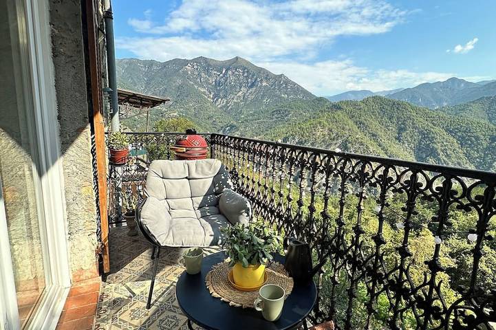 Gîte pour 6 personnes, avec balcon à Malaussène