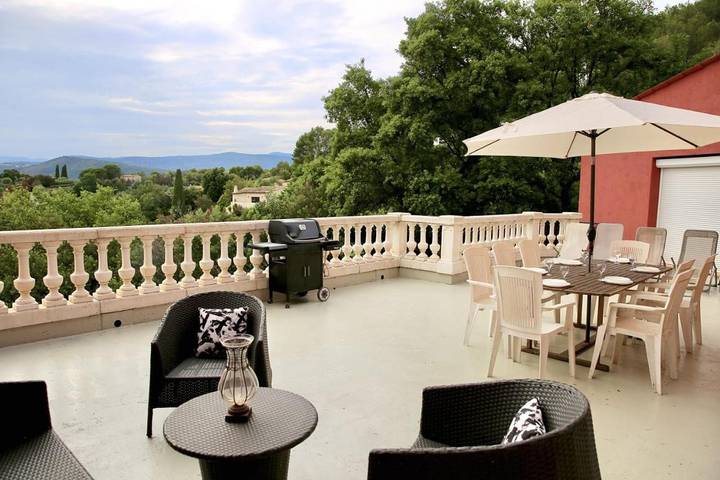 Location de vacances pour 8 personnes, avec piscine ainsi que vue et jardin à Pégomas - 3