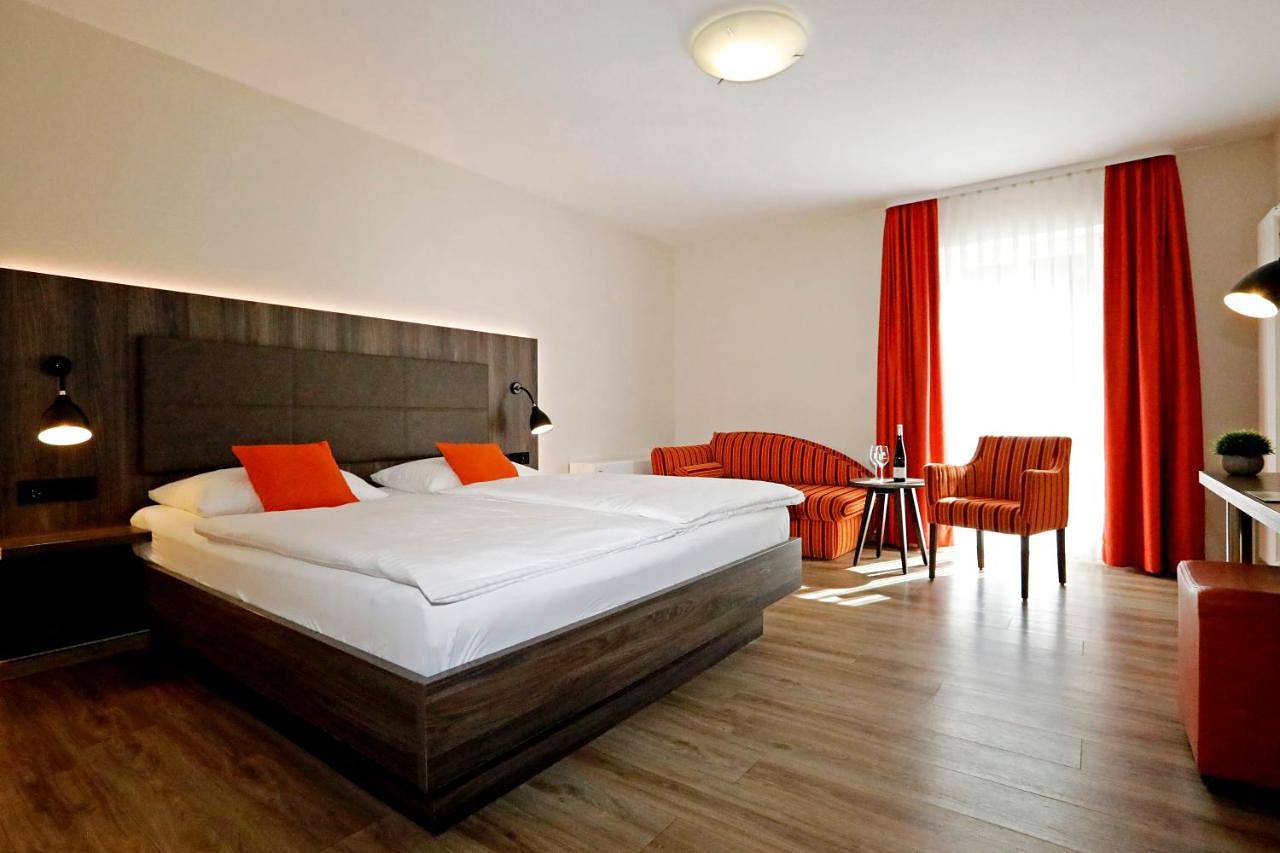 Landhotel Altes Wasserwerk Gbr in Freinsheim, Pfälzer Rheinebene