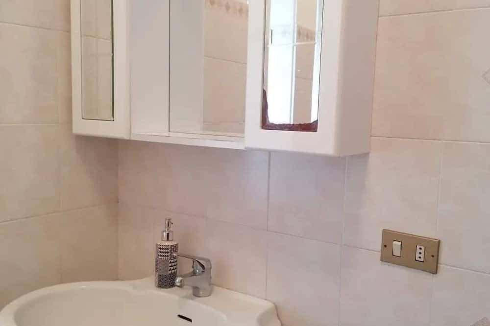 Triple room in apartment and bathroom, experience the magic of the historic center  in Asís, Provincia de Perugia