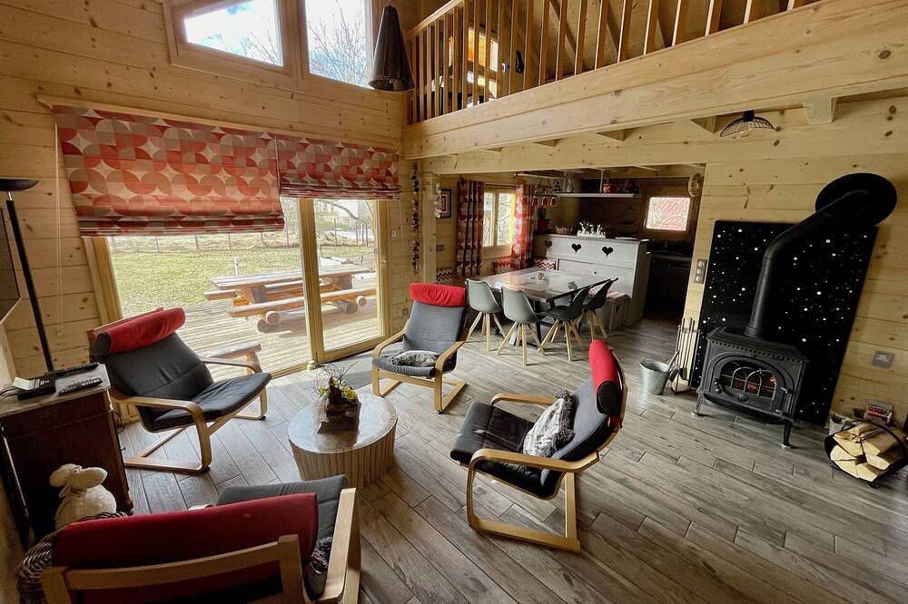 Gîte au coeur du chalet La Pesse - Chalet Cosy  jusqu'à 6 personnes in La Pesse, Parc naturel régional du Haut-Jura
