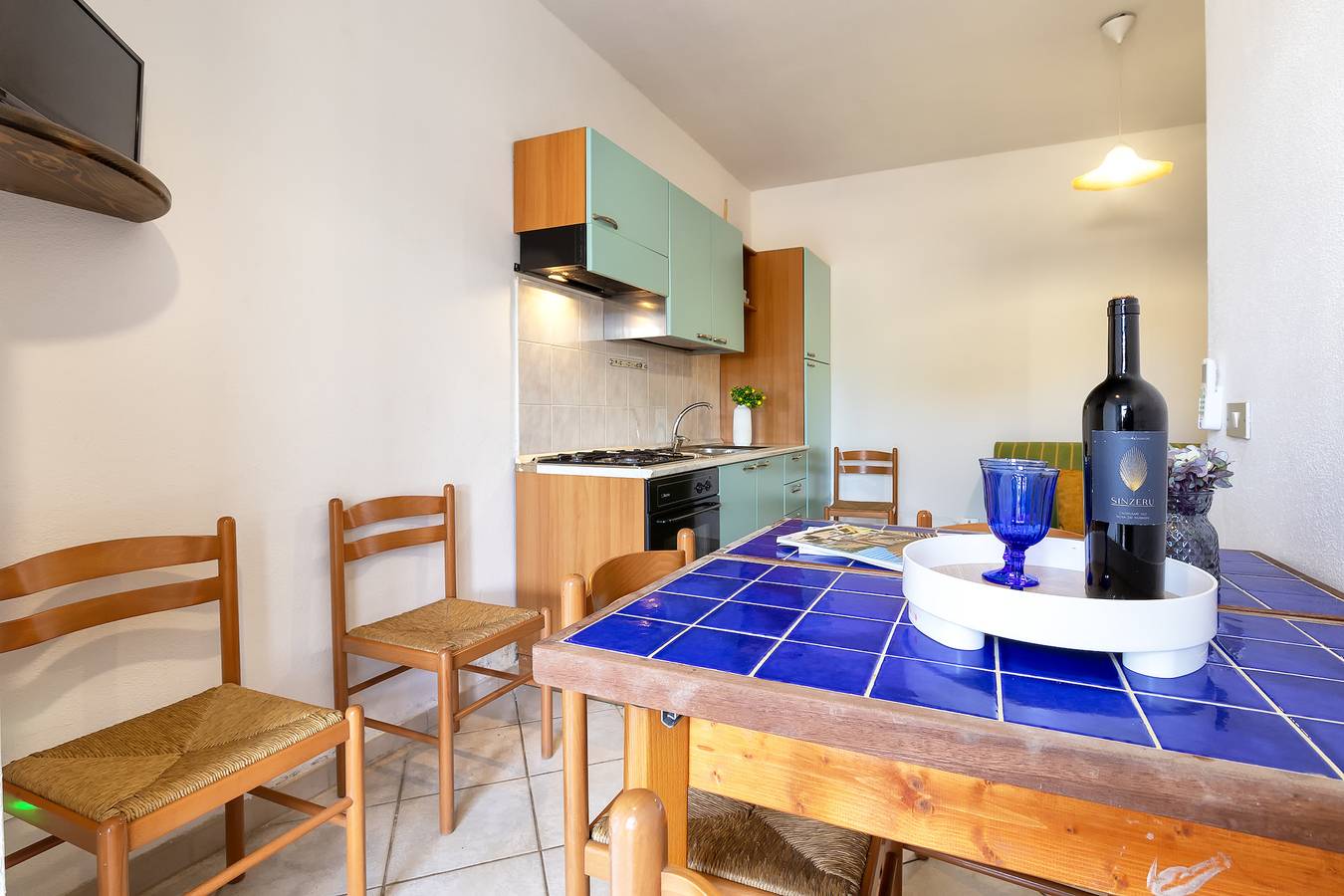 Entire apartment, Apartment 'Nel Borgo Pt Dx' with Private Terrace, Wi-Fi and Air Conditioning in Trinità d'Agultu e Vignola region, Olbia-Tempio