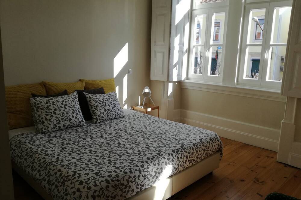 Ah33 - Double or Twin Studio with Balcony - University and Historic Center in Sé Nova (Coimbra), Coimbra