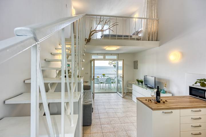 Ganze Wohnung, Valdarke Seaside Apt /w Sea View Terrace in Lošinj (Kvarner Bucht)