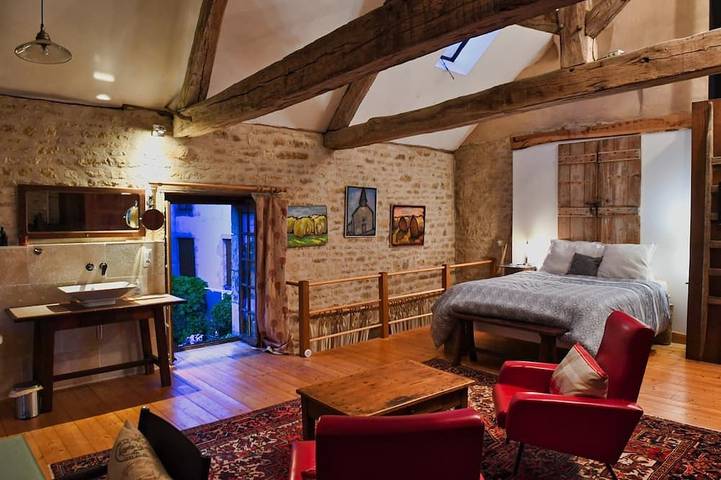 Location de vacances pour 4 personnes, avec jardin et balcon, animaux acceptés à Flavigny-sur-Ozerain