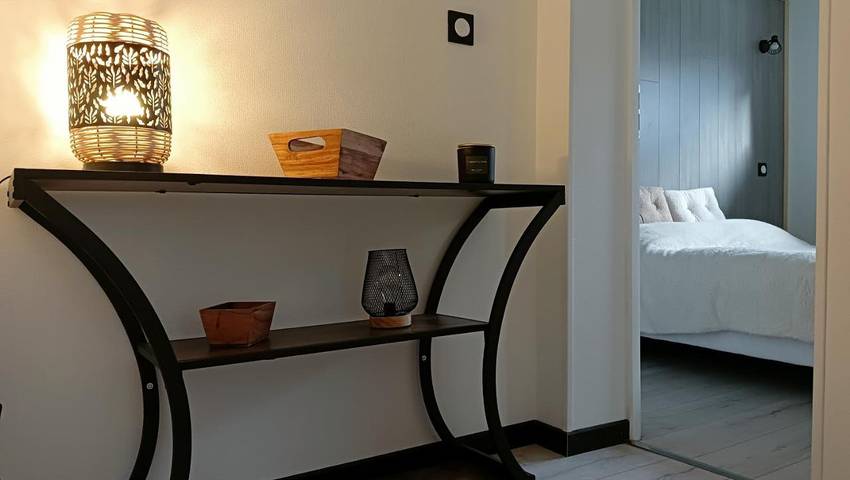 Gîte pour 6 personnes, avec terrasse et jardin à La Cluse-et-Mijoux - 3