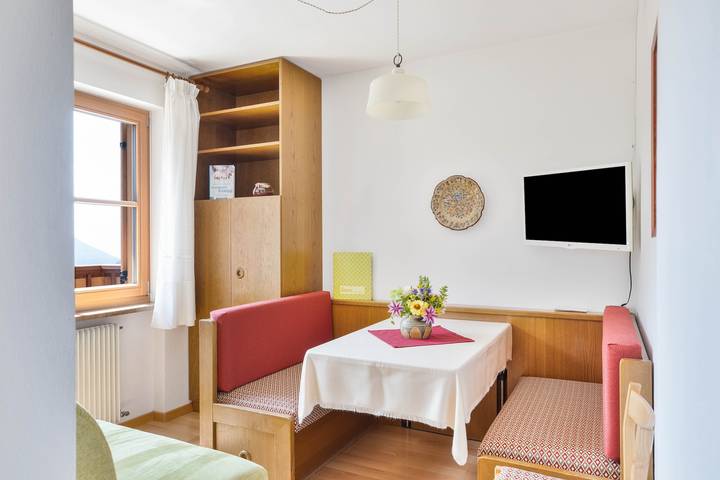 Entire apartment, Apartment "Gabrielli Anna" with Mountain View, Wi-Fi, Terrace & Garden in Trodena nel Parco Naturale, South Tyrol