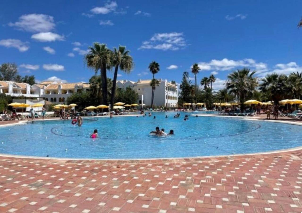 Apartamento entero, Apartamento 'Golden Sea' con piscina compartida, Wi-Fi y aire acondicionado in Cabanas de Tavira, Conceição e Cabanas de Tavira