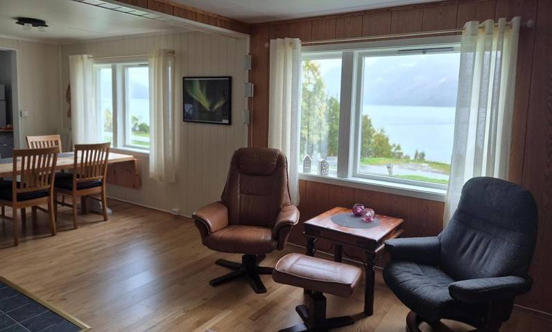 Ferienhaus für 8 Personen, mit Balkon und Terrasse sowie Garten und Seeblick in Lyngen - 3
