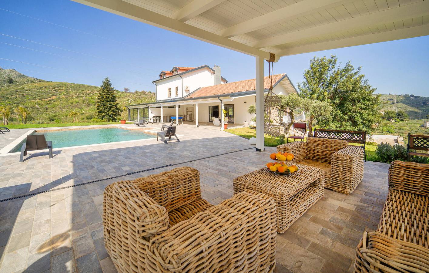 Charmante 785sqft Wohnung mit Pool & Garten in Belmonte Mezzagno, Palermo Provinz