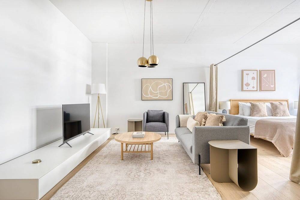 Entire apartment, Tasteful Altstetten 4 Room, 2 mins walk to market, by Blueground in Zurich, Zurich district