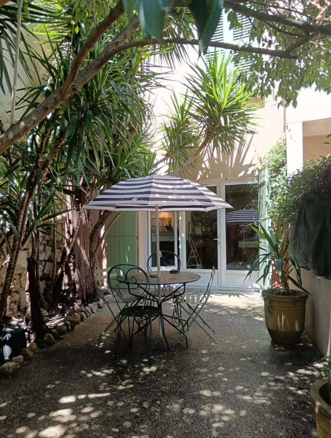 Studio entier, Studio de 24m² avec Petit Patio arboré in Avignon, Vaucluse