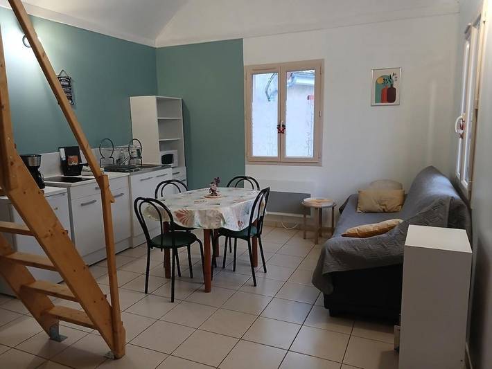 Location de vacances pour 4 personnes, avec jardin ainsi que piscine et vue, animaux acceptés à Thorigné-sur-Dué