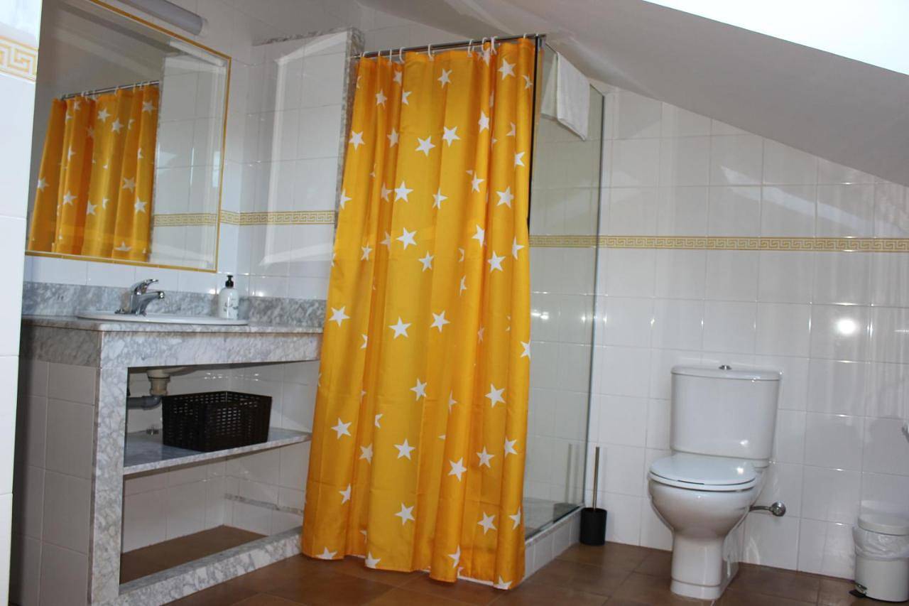 Apartamento entero, Apartamento en bloque vivienda con piscina y barbacoa a 15 min de la playa in Meis, Costa de Galicia