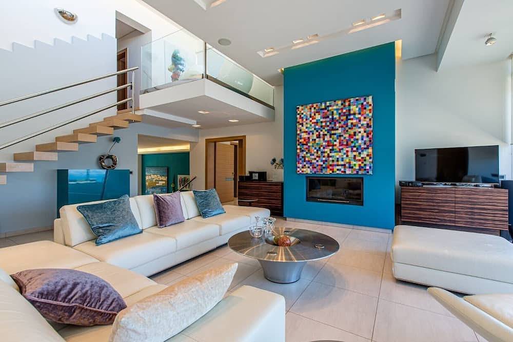 Lux Villa 600mt to beach★Gym & Basketball ★Heated pool★Jacuzzi★100 mt to Taverna in Platanias, Chania region