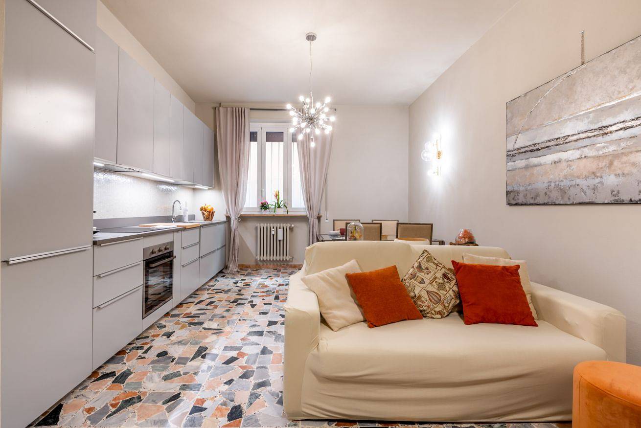 Appartement entier, Longhi 11 Pr Terra in Parme, Province de Parme