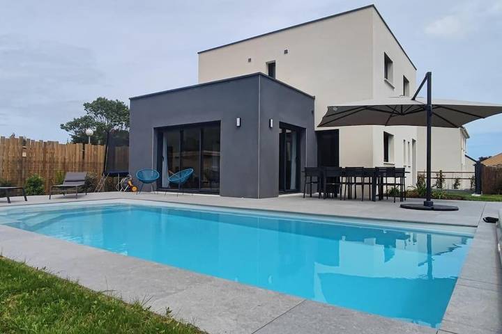 Location de vacances pour 8 personnes, avec Terrasse ainsi que Jardin et Piscine à Gonneville-en-Auge