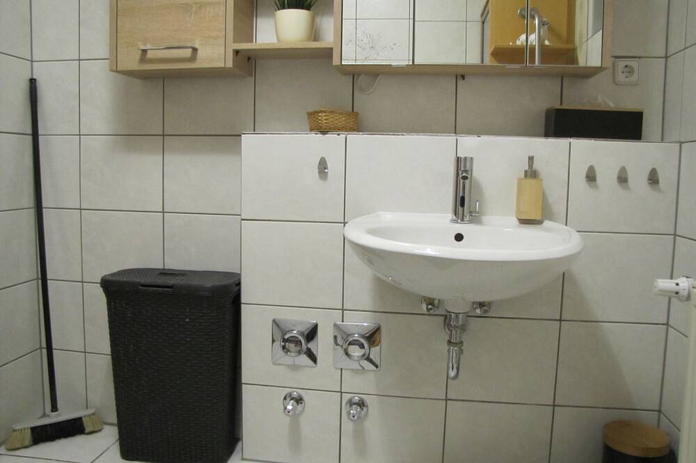 Ganze Wohnung, Voll ausgestattetes Apartment in ruhiger Lage in Bad Vilbel, Wetterau