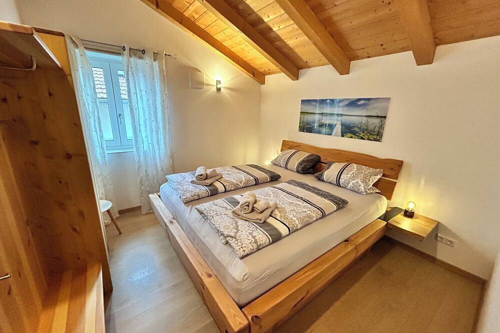 Ganze Wohnung, Ferienwohnung Chiemseezauber 82qm für max. 4 Personen in Gollenshausen am Chiemsee, Gstadt am Chiemsee