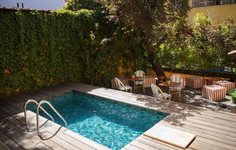 Ferienwohnung für 2 Personen, mit Terrasse und Garten sowie Pool