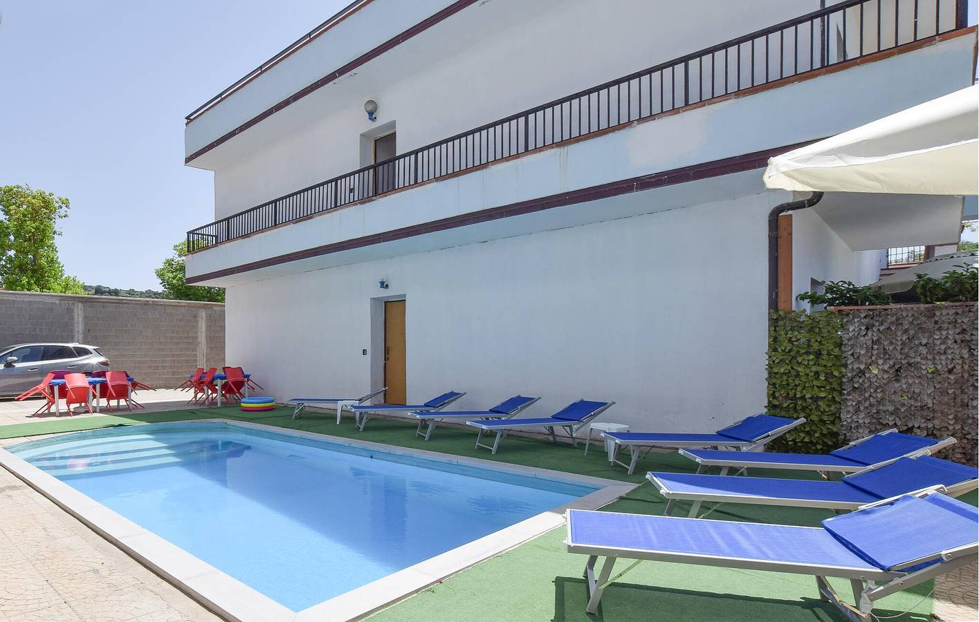 Ganze Ferienwohnung, Apartment mit Meerblick, Pool und Parkplatz, 2,5 km zum Strand in Palmi, Reggio Calabria Provinz
