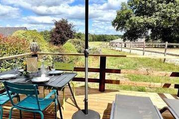 Gîte pour 4 personnes, avec jardin ainsi que terrasse et jacuzzi à Arzano