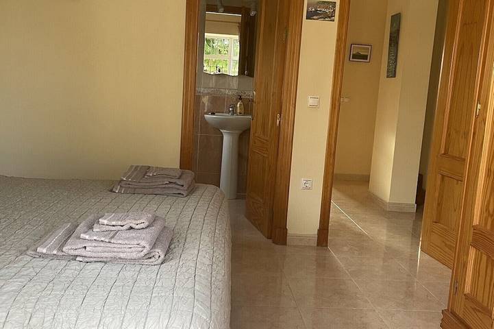 Peaceful Spanish Villa with Private Pool in Pago del Humo, Chiclana de la Frontera