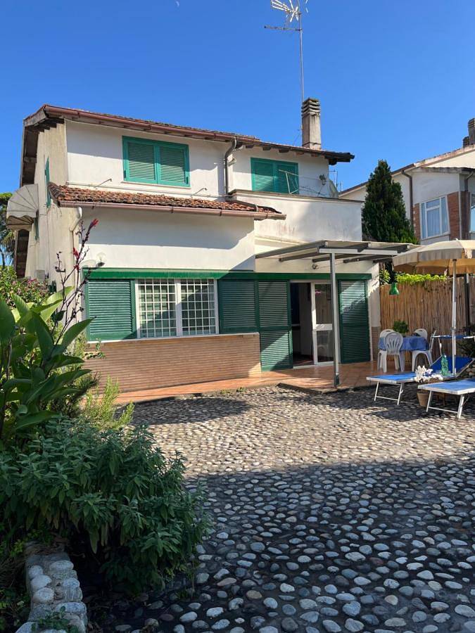 Villa per 4 persone, con panorama e giardino in Fregene