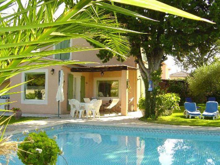 Location de vacances pour 6 personnes, avec piscine et jardin à Orange - 2