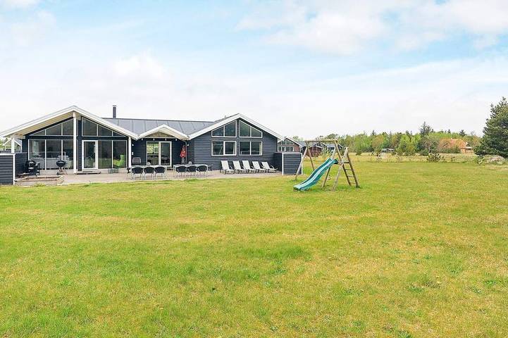 Ferienhaus für 18 Personen, mit Terrasse und Pool in Aalbæk