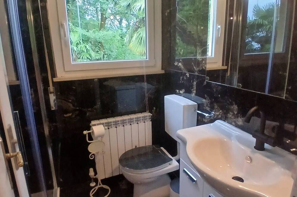 Ganze Wohnung, Apartment with Panoramic Lake View & Terrace in Pino, Lago Maggiore No 7 in Pino sulla Sponda del Lago Maggiore, Maccagno con Pino e Veddasca