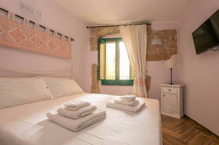Vacation rental for 2 people in Bosa