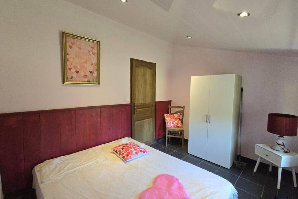 Cottage for 8 with Fireplace and Spa in Biron in Biron, Périgord Pourpre