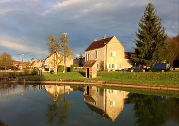 Gîte pour 12 personnes, avec vue et jardin, adapté aux familles dans Ancy-le-Libre