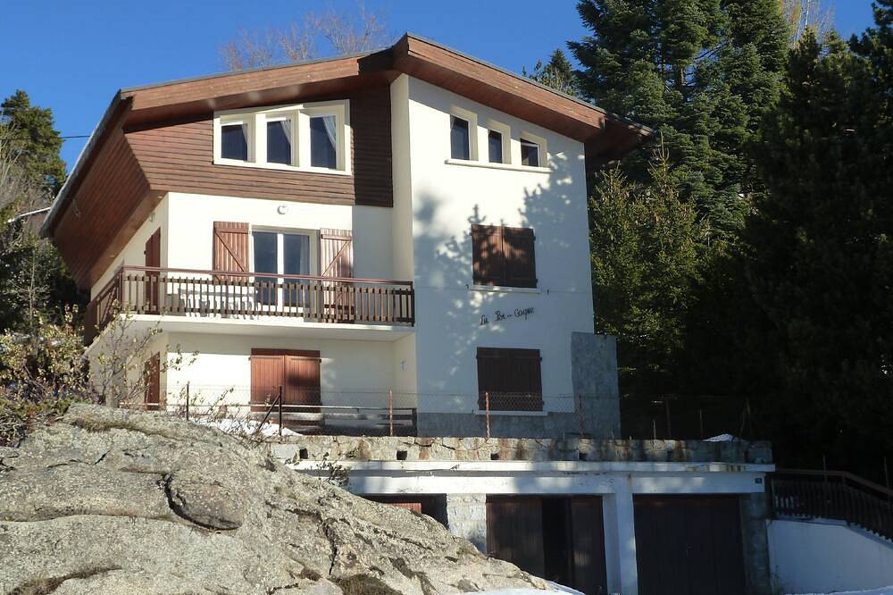 Chalet (da 6 a 16 persone) molto soleggiato, spazioso, vista superba, a 5 minuti dal centro in Font-Romeu-Odeillo-Via, Parco naturale regionale dei Pirenei catalani