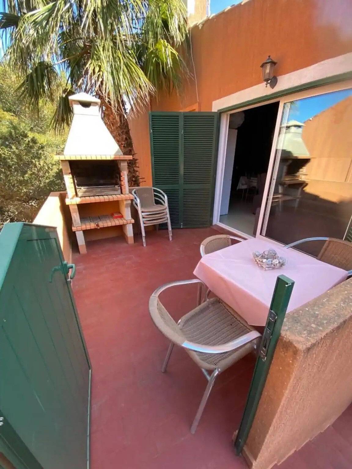 Entire apartment, Apartment Near the Sea with Private Terrace, Wi-Fi, and Air Conditioning in Serpentona, Ciutadella