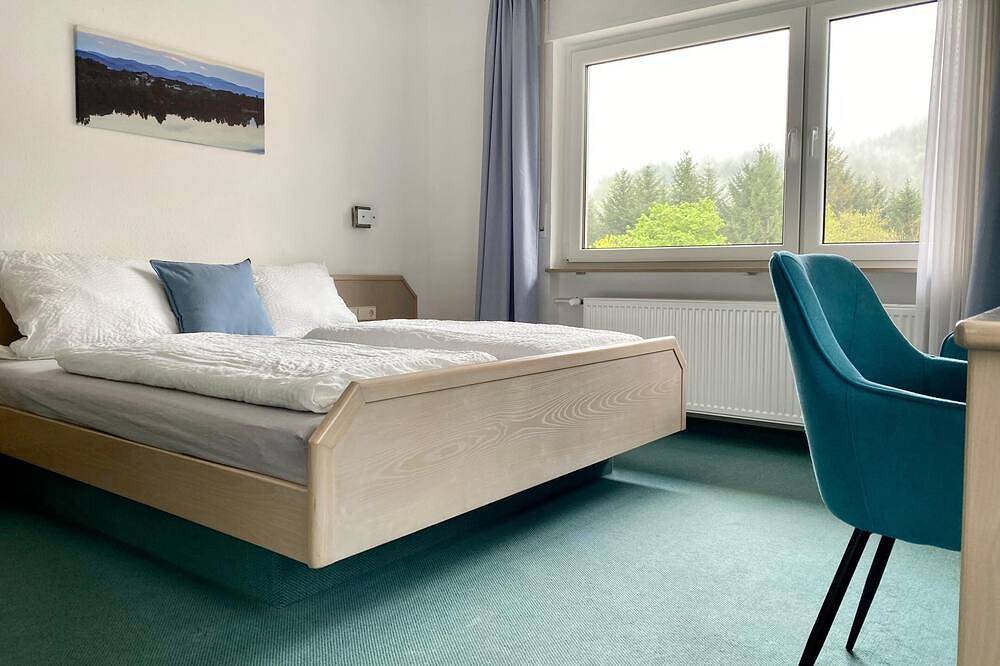 Ganze Wohnung, Doppelzimmer Komfort mit privatem, externen Badezimmer in Gernsbach, Nordschwarzwald