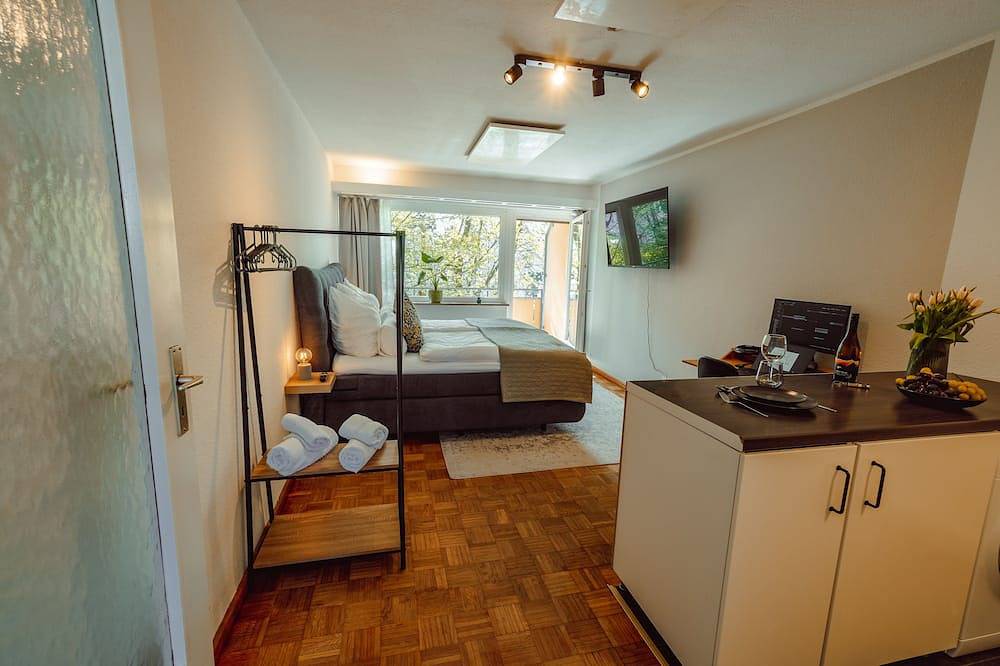Ganze Wohnung, Studio Apartment mit Parkplatz in Esslingen am Neckar, Landkreis Esslingen