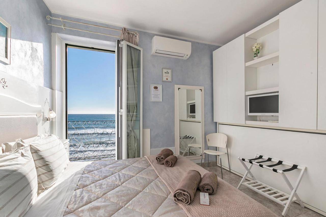 B&B Da Giueli Rooms On The Seafront in Alassio, Riviera di Ponente