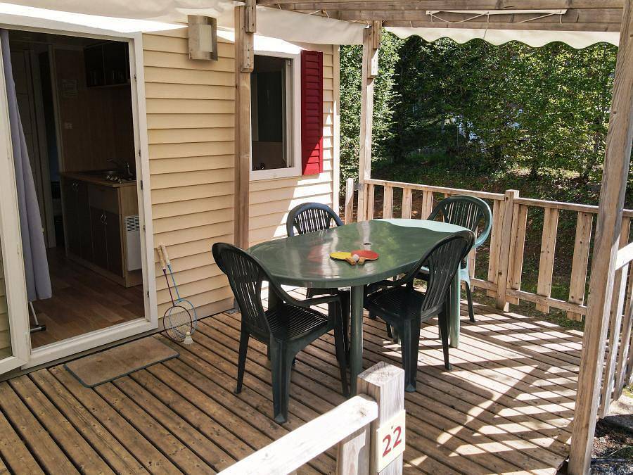 Camping le Pont de Mazerat - Mobilheim 4 personen - 21 m²: Ein kleines, komfortables Modell. in Tamniès, Périgord Noir