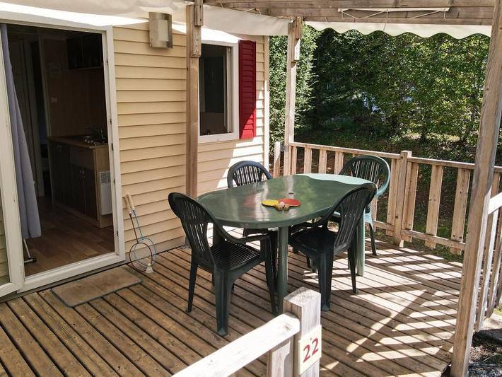 Camping le Pont de Mazerat - Mobilheim 4 personen - 21 m²: Ein kleines, komfortables Modell. in Tamniès, Périgord Noir