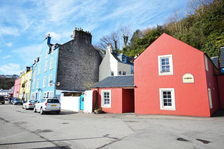 Ganze Wohnung, Eagle Ensuite Room located on Tobermory High Street in Tobermory, Argyll & Bute