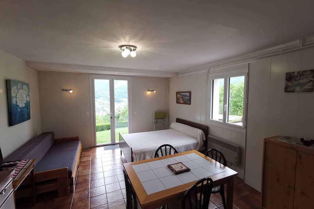 Appartement entier, Studio de plain-pied avec vue sur la vallée de Luz St Sauveur - jardin privé in Sazos, Parc national des Pyrénées