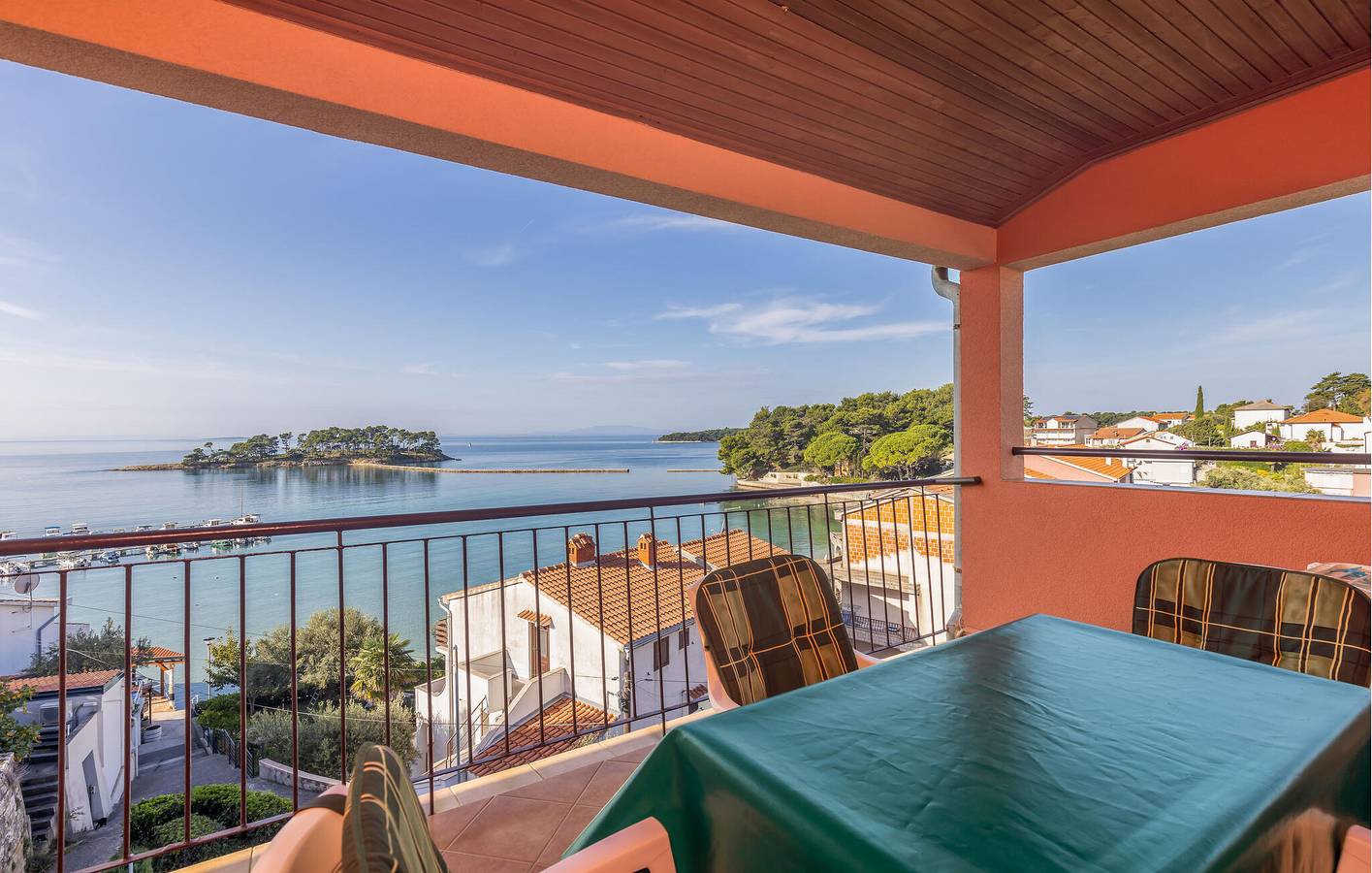 Ganze Ferienwohnung, Gemütliche 1-Zimmer-Wohnung mit Terrasse, in Strandnähe und mit Parkplatz in Banjol, Rab