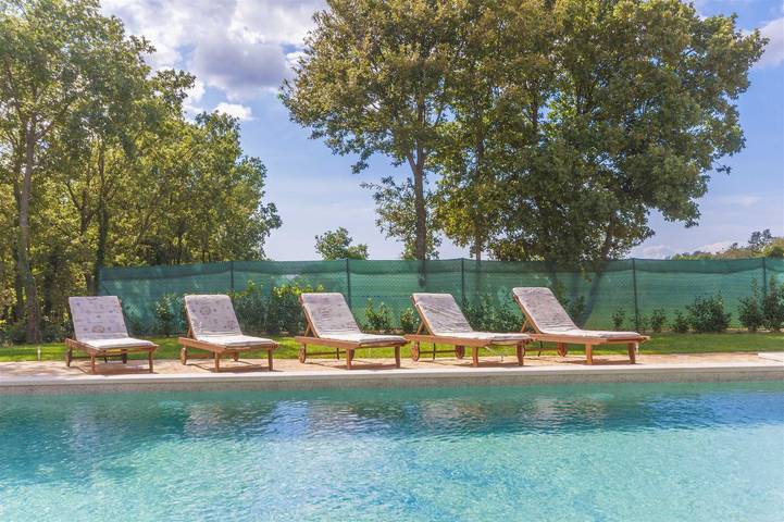 Ferienwohnung für 16 Personen, mit Balkon und Terrasse sowie Garten und Pool in Divšići