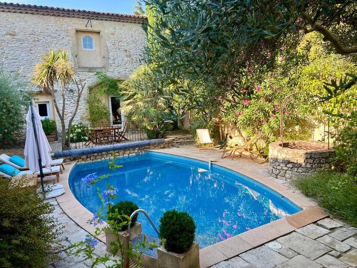 Maison d’hôte pour 4 personnes, avec vue et terrasse ainsi que jardin et piscine à Saint-Geniès-de-Malgoirès - 2