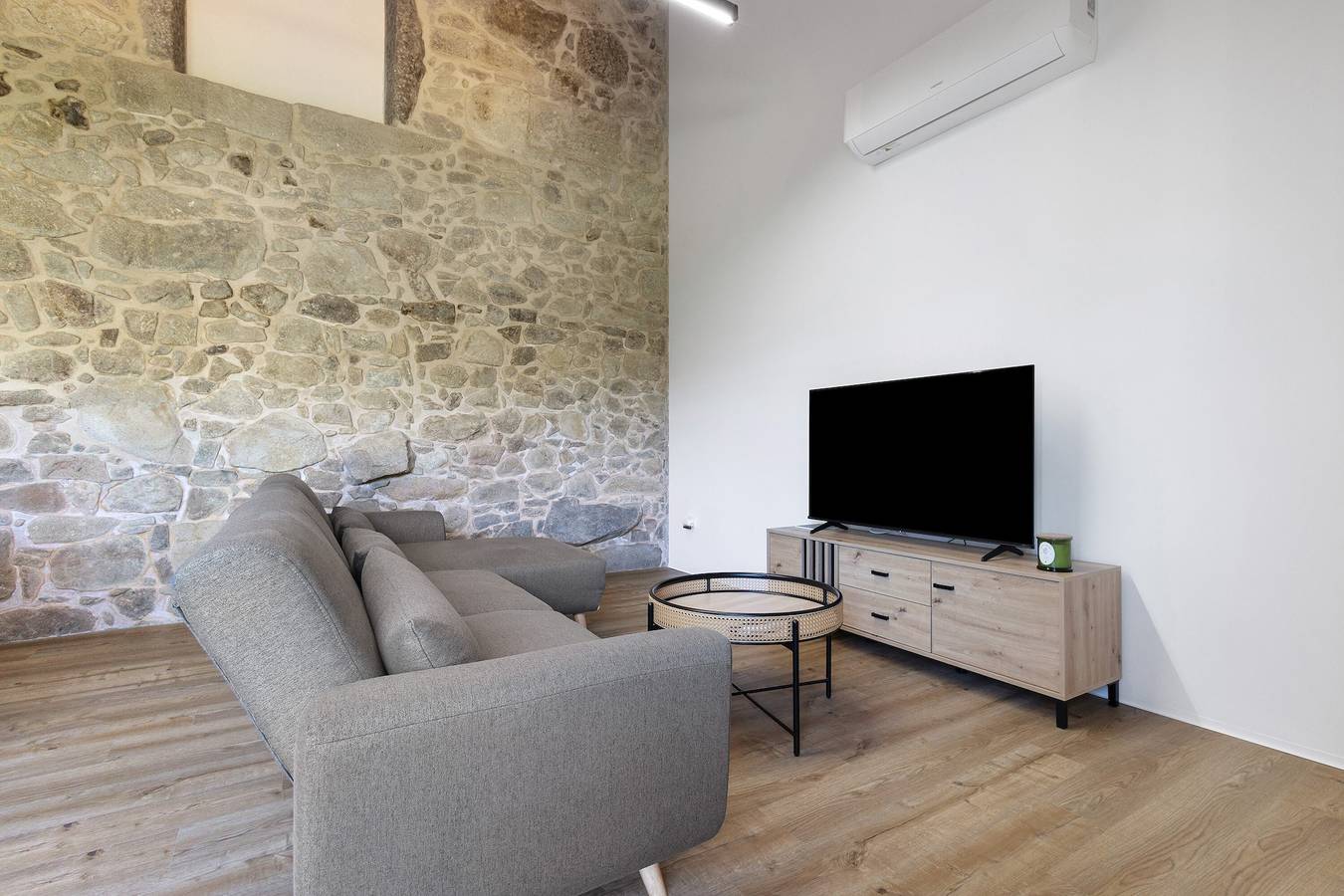 Apartamento inteiro, Apartamento 'T2 Familiar Ua02' com Piscina Partilhada, Wi-Fi e Ar Condicionado in Braga, Distrito de Braga
