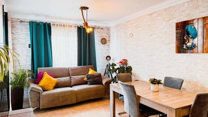 Gîte pour 4 personnes, avec jardin et piscine dans Cho